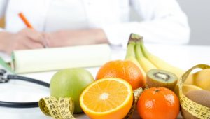 frutas na mesa representando nutrição